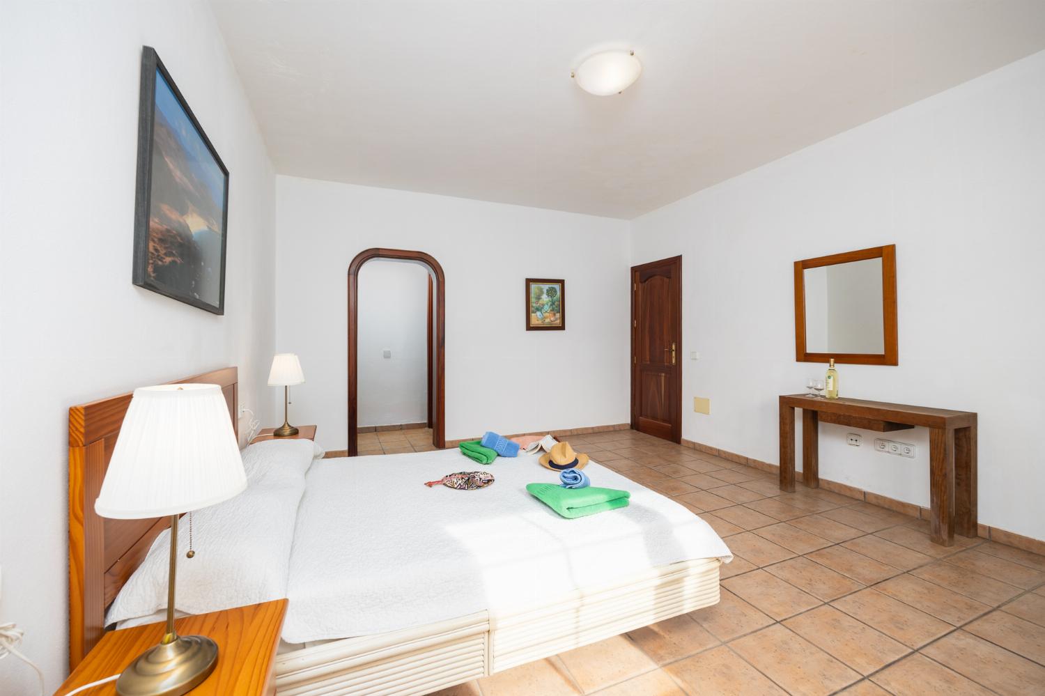 Double bedroom with en suite bathroom and A/C