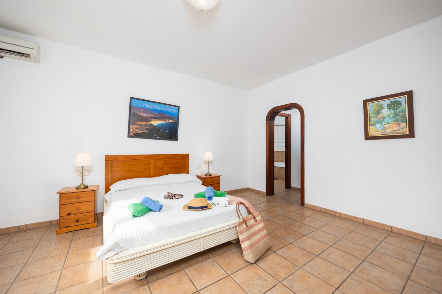 Double bedroom with en suite bathroom and A/C