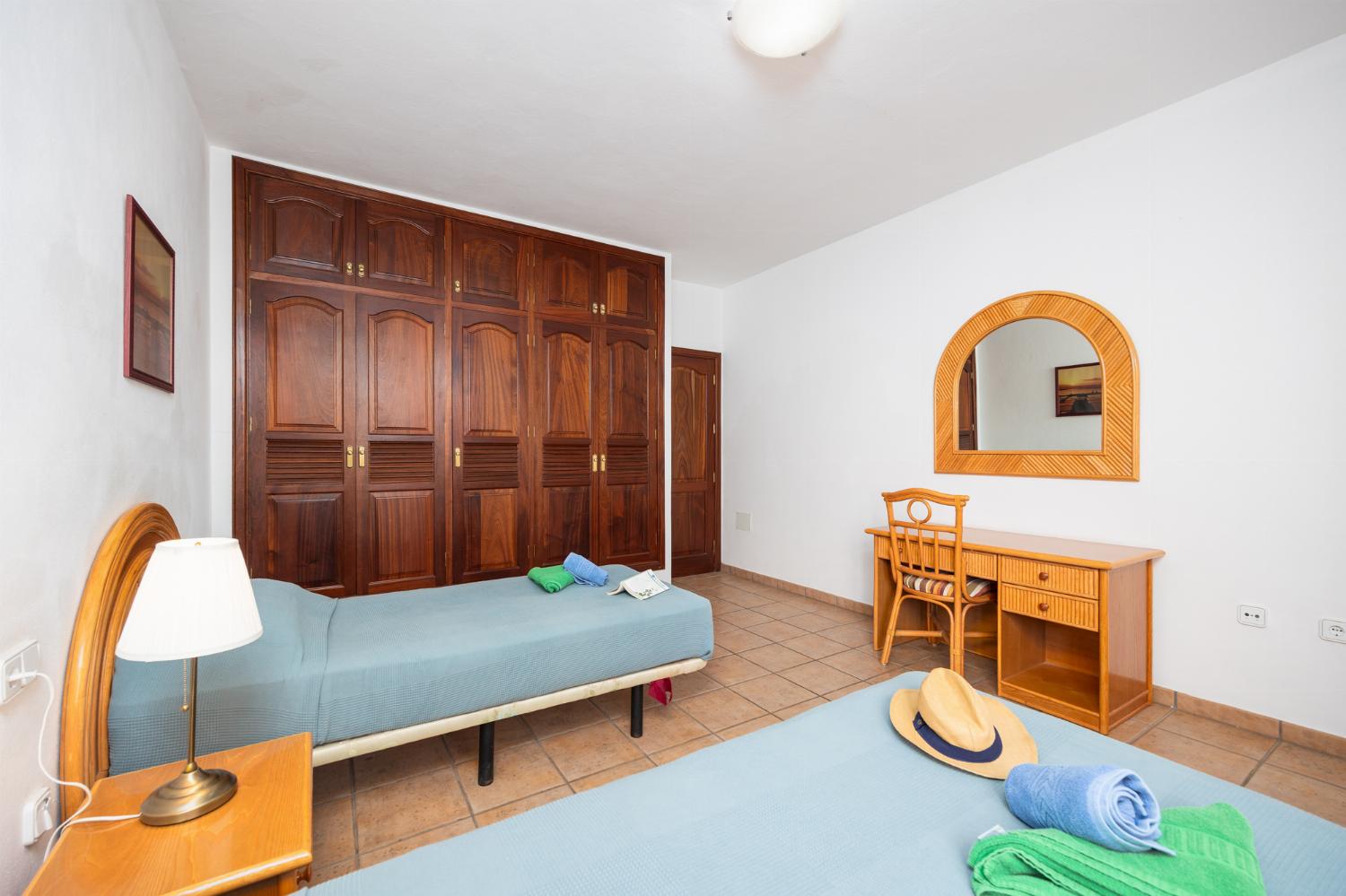 Twin bedroom with A/C