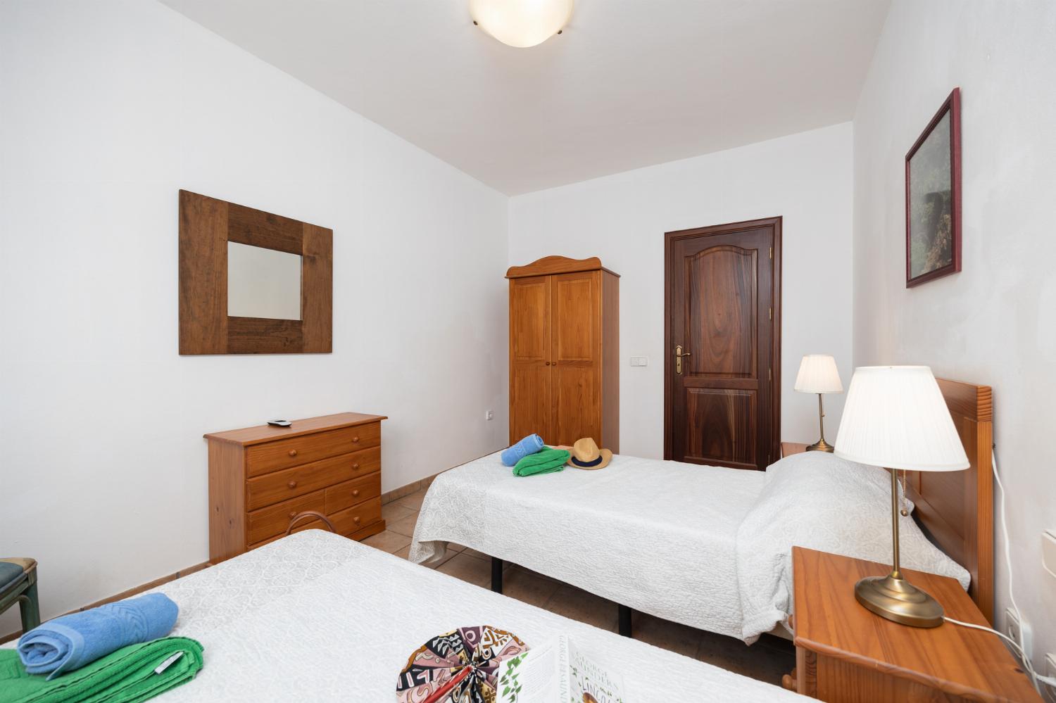 Twin bedroom with A/C