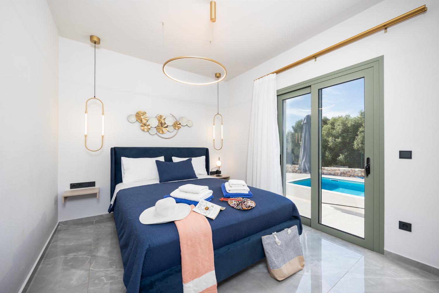 Double bedroom with en suite bathroom and A/C