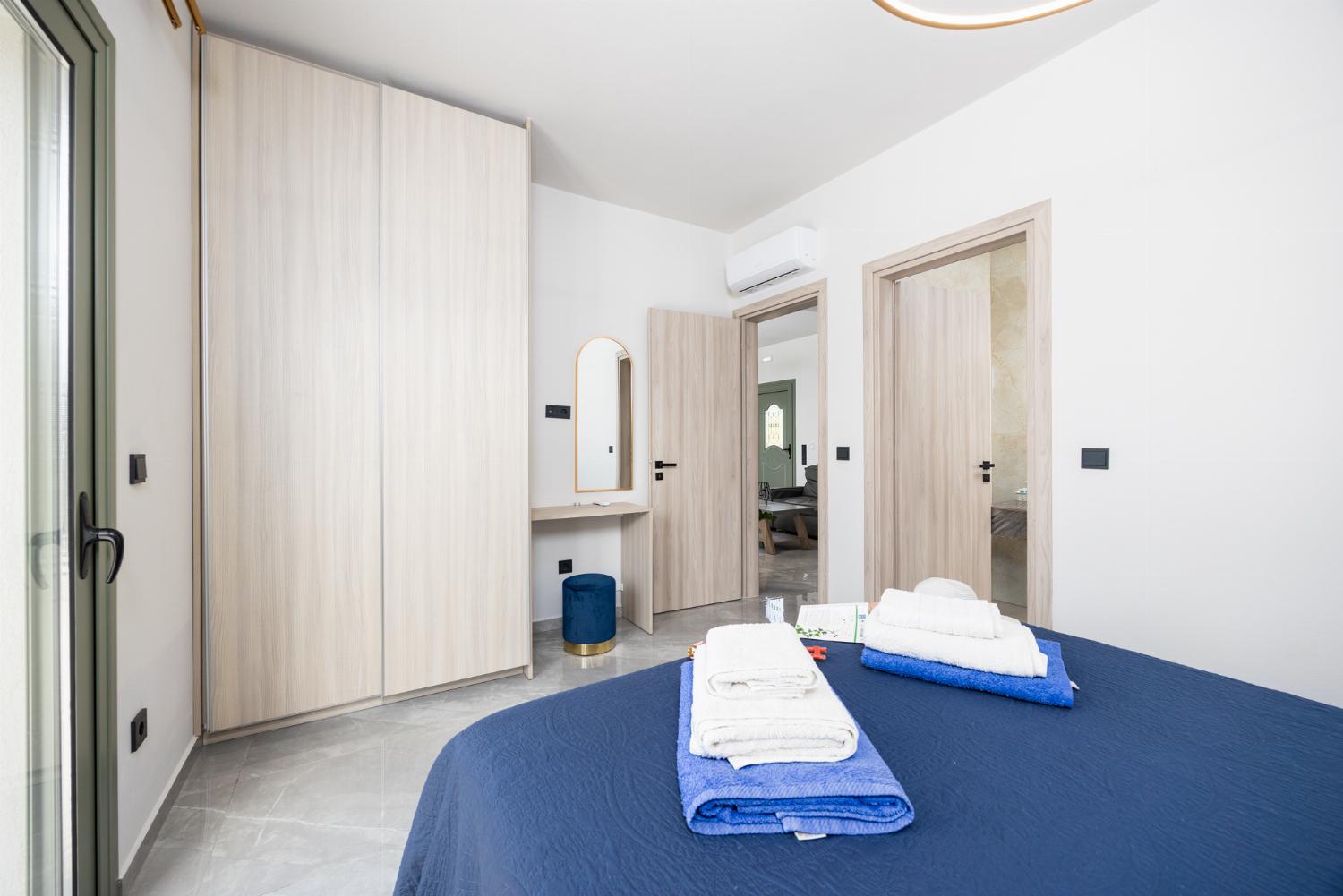 Double bedroom with en suite bathroom and A/C