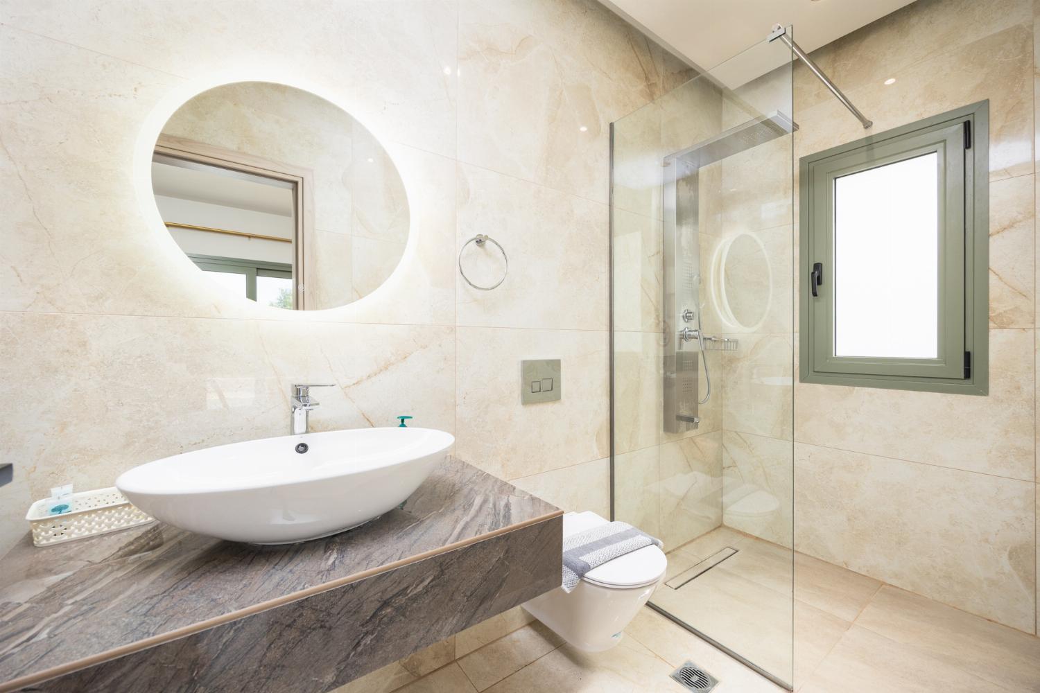 En suite bathroom with shower