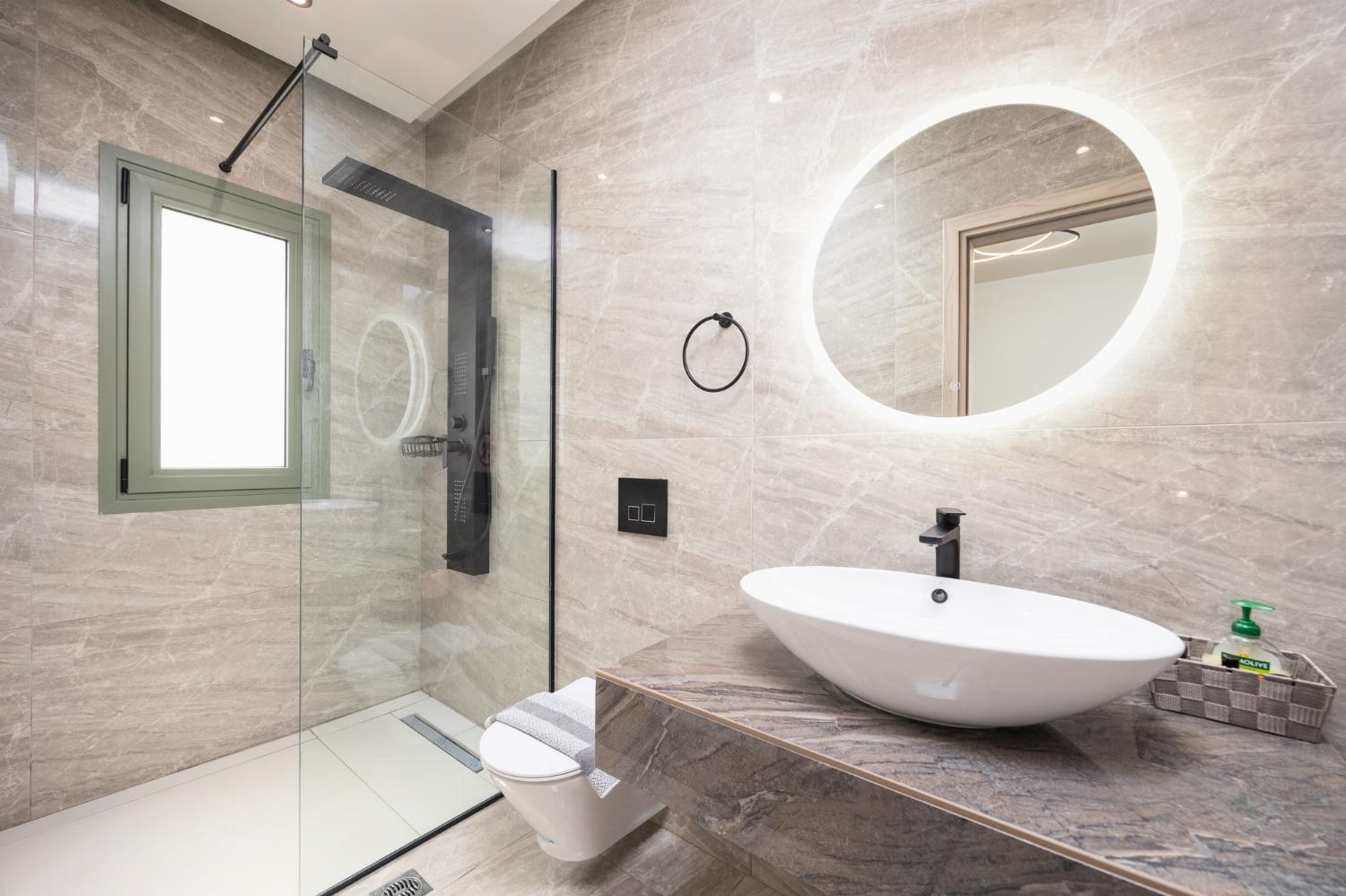 En suite bathroom with shower