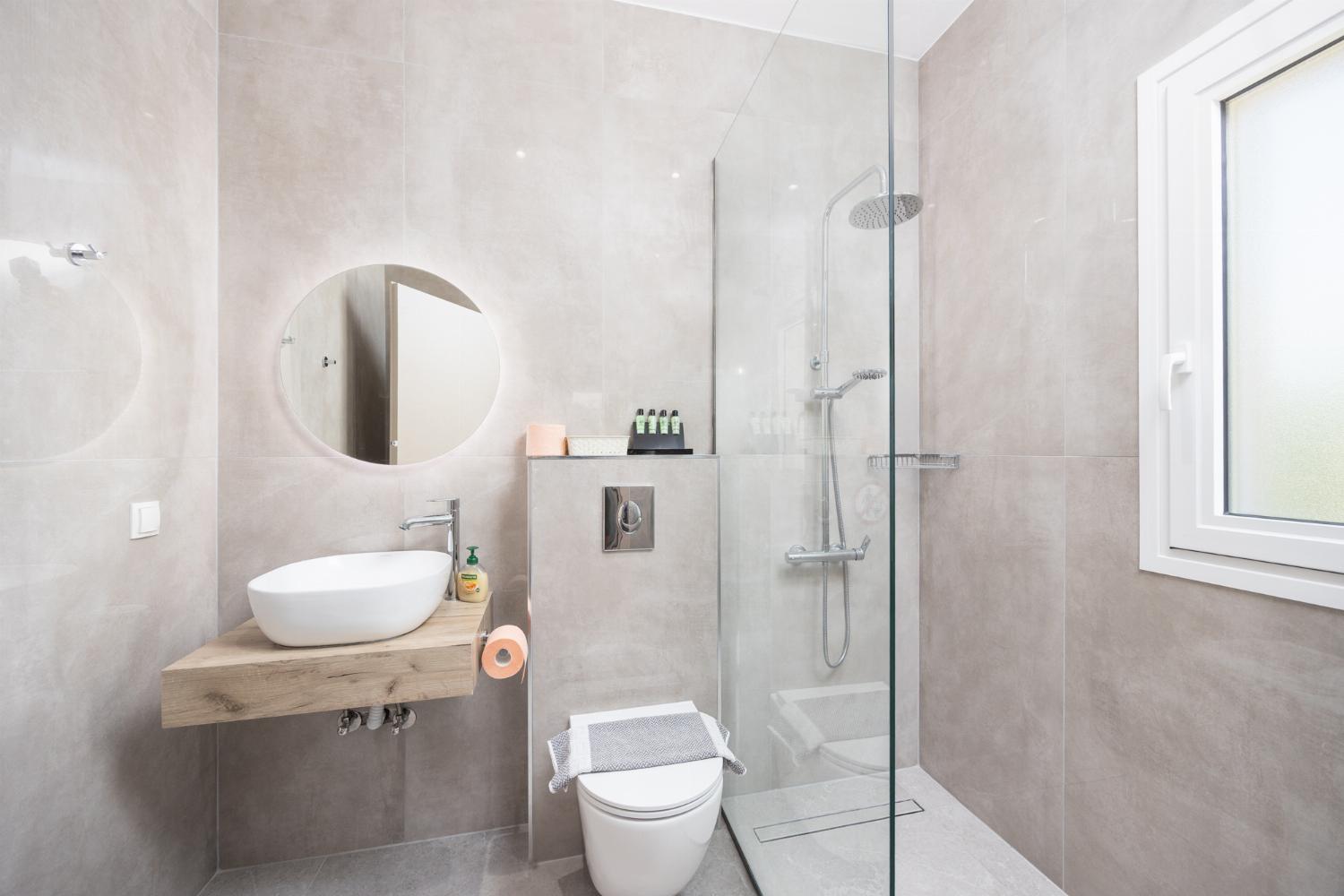 En suite bathroom with shower