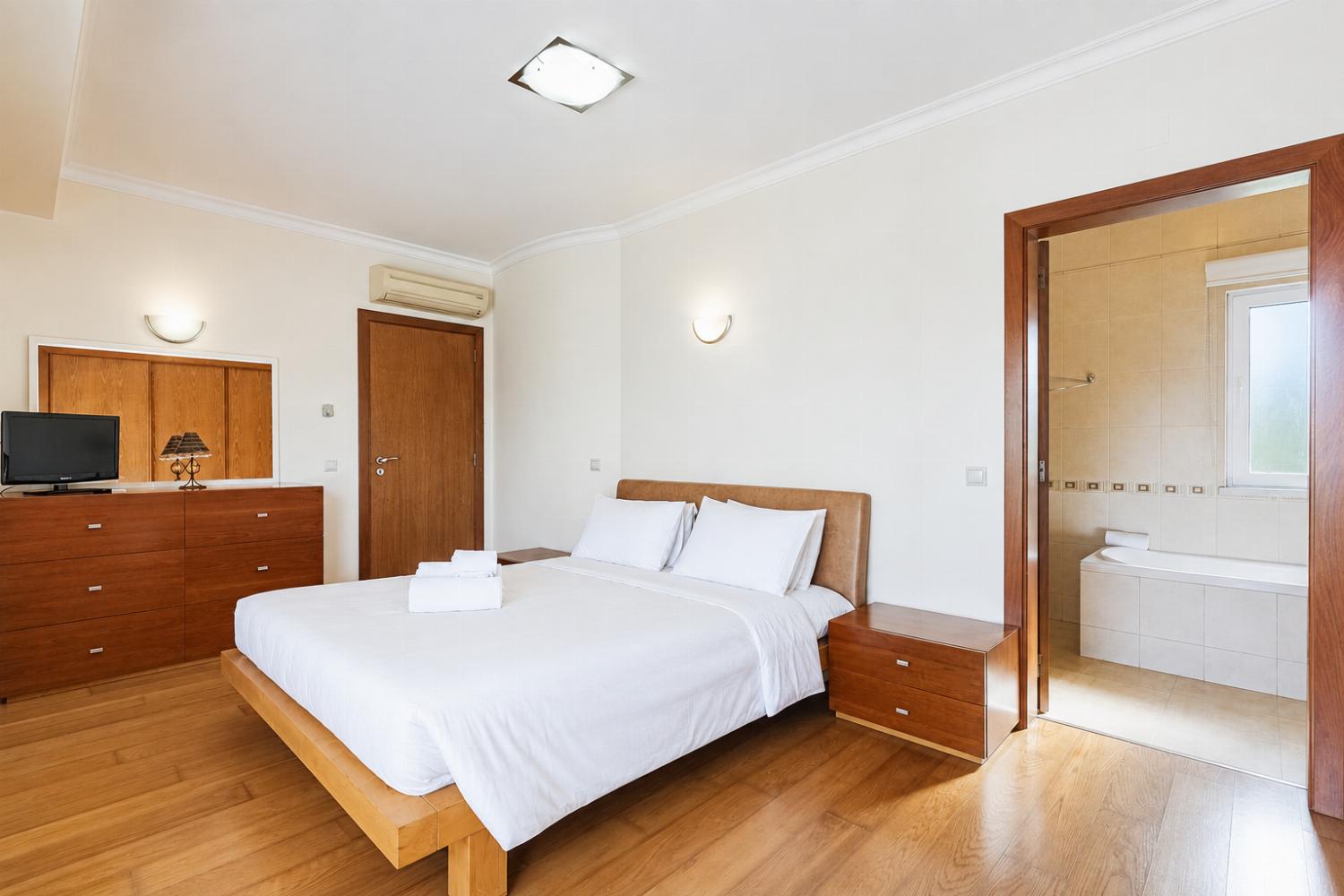 Double bedroom with en suite bathroom and A/C