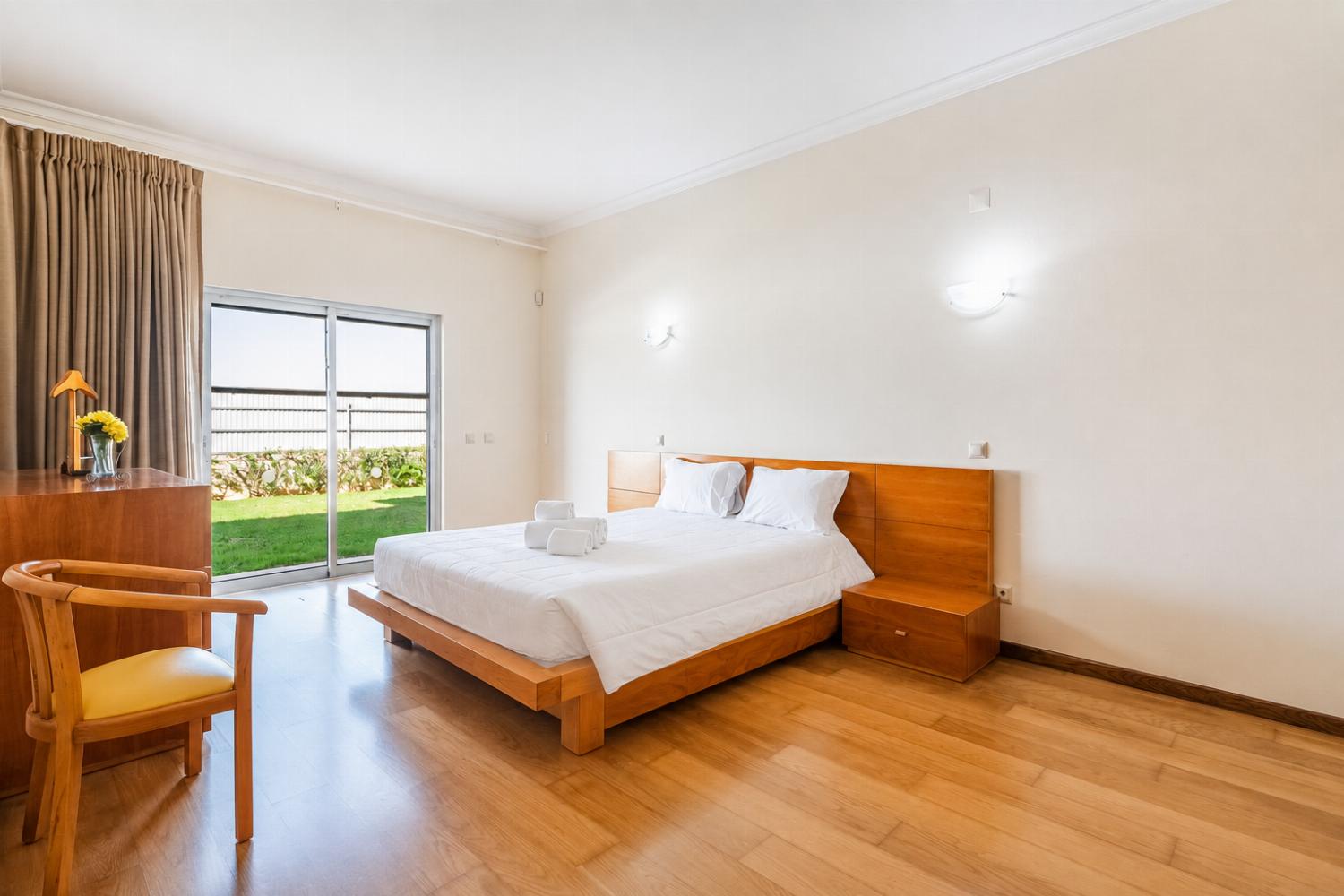 Double bedroom with en suite bathroom and A/C