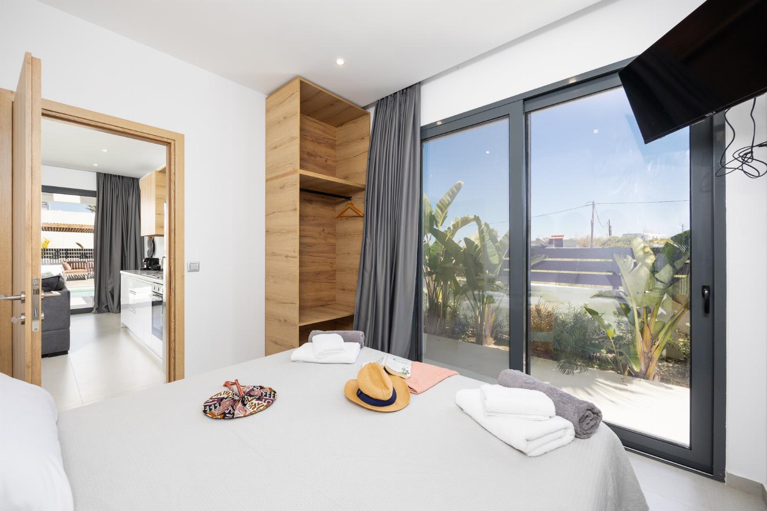 Double bedroom with en suite bathroom and A/C