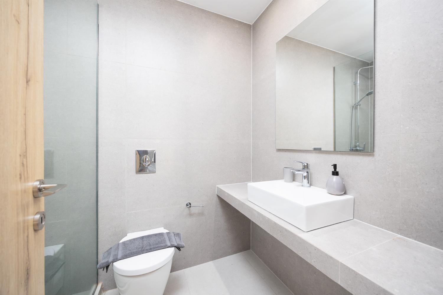En suite bathroom with shower