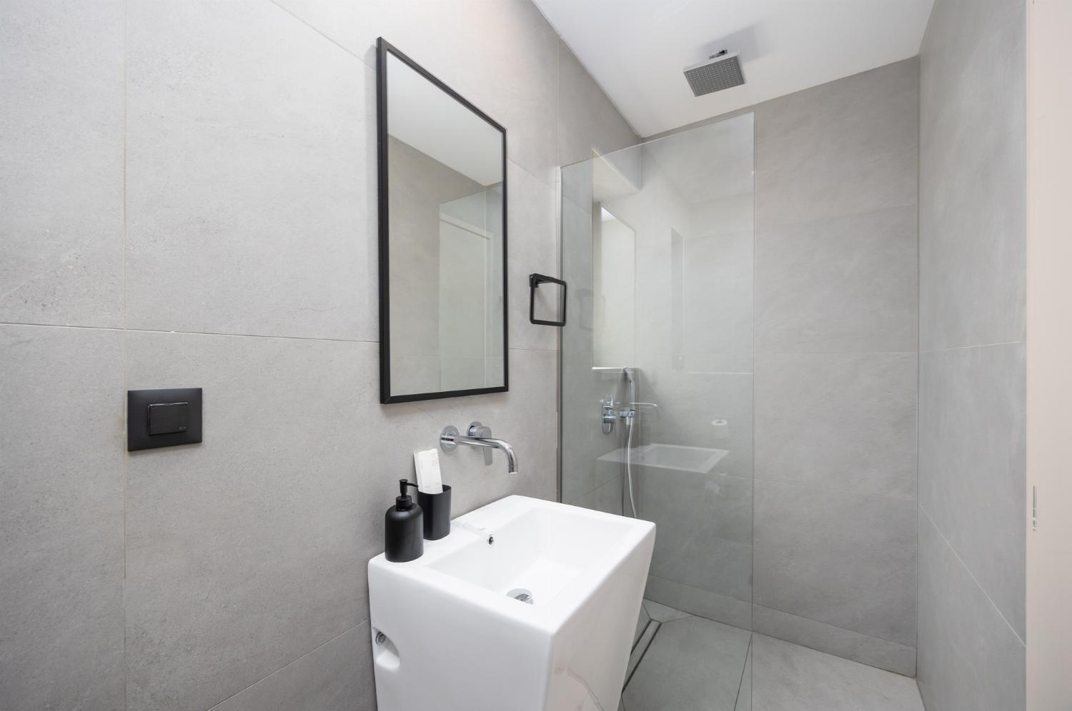 En suite bathroom with shower