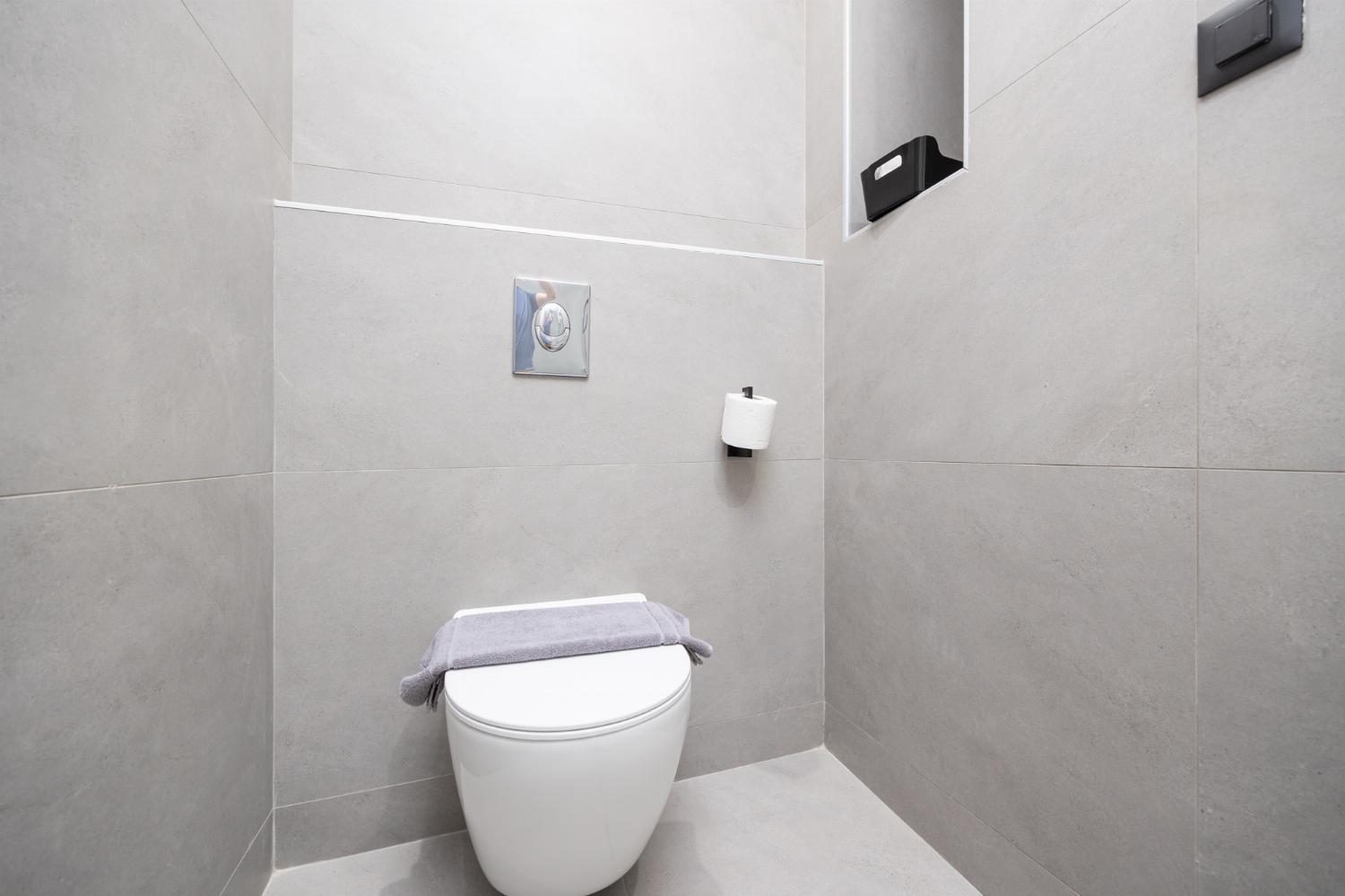 En suite bathroom with shower