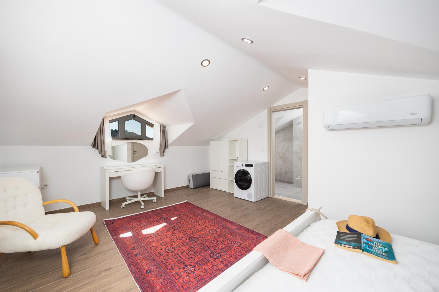 Double bedroom with en suite bathroom and A/C