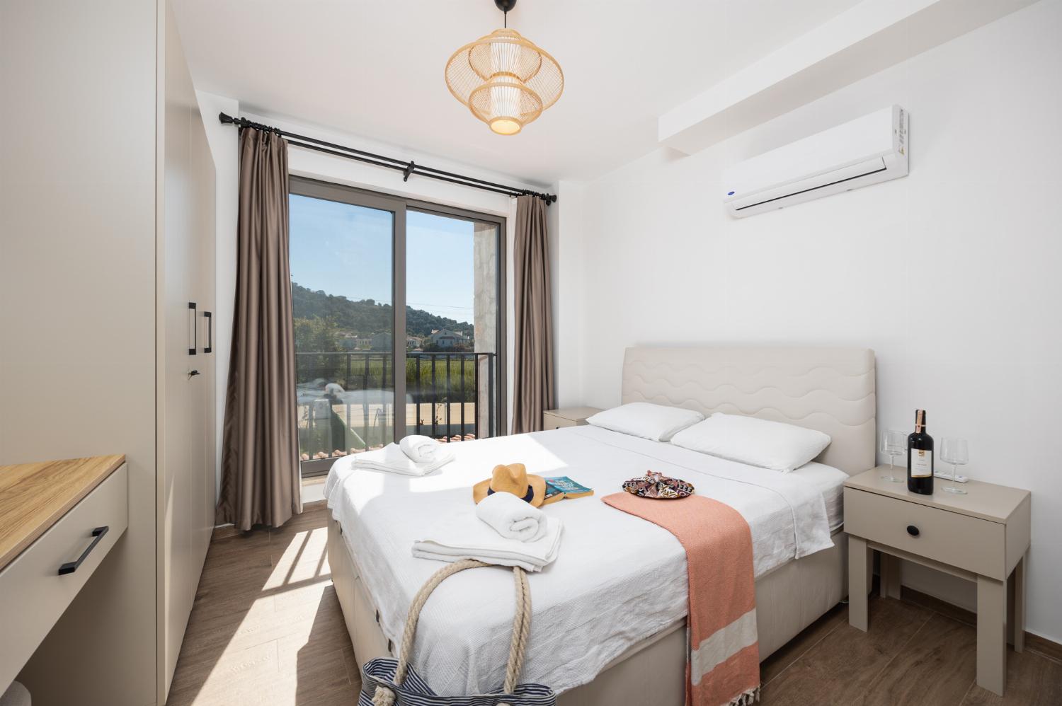 Double bedroom with en suite bathroom and A/C