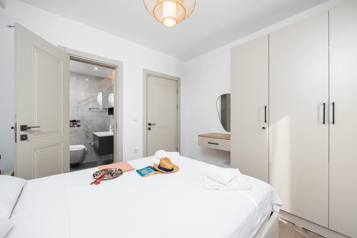 Double bedroom with en suite bathroom and A/C
