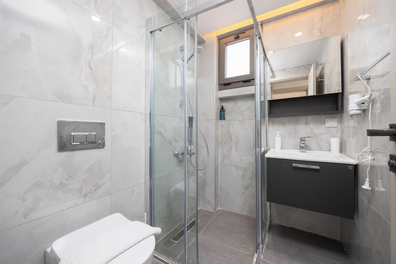 En suite bathroom with shower