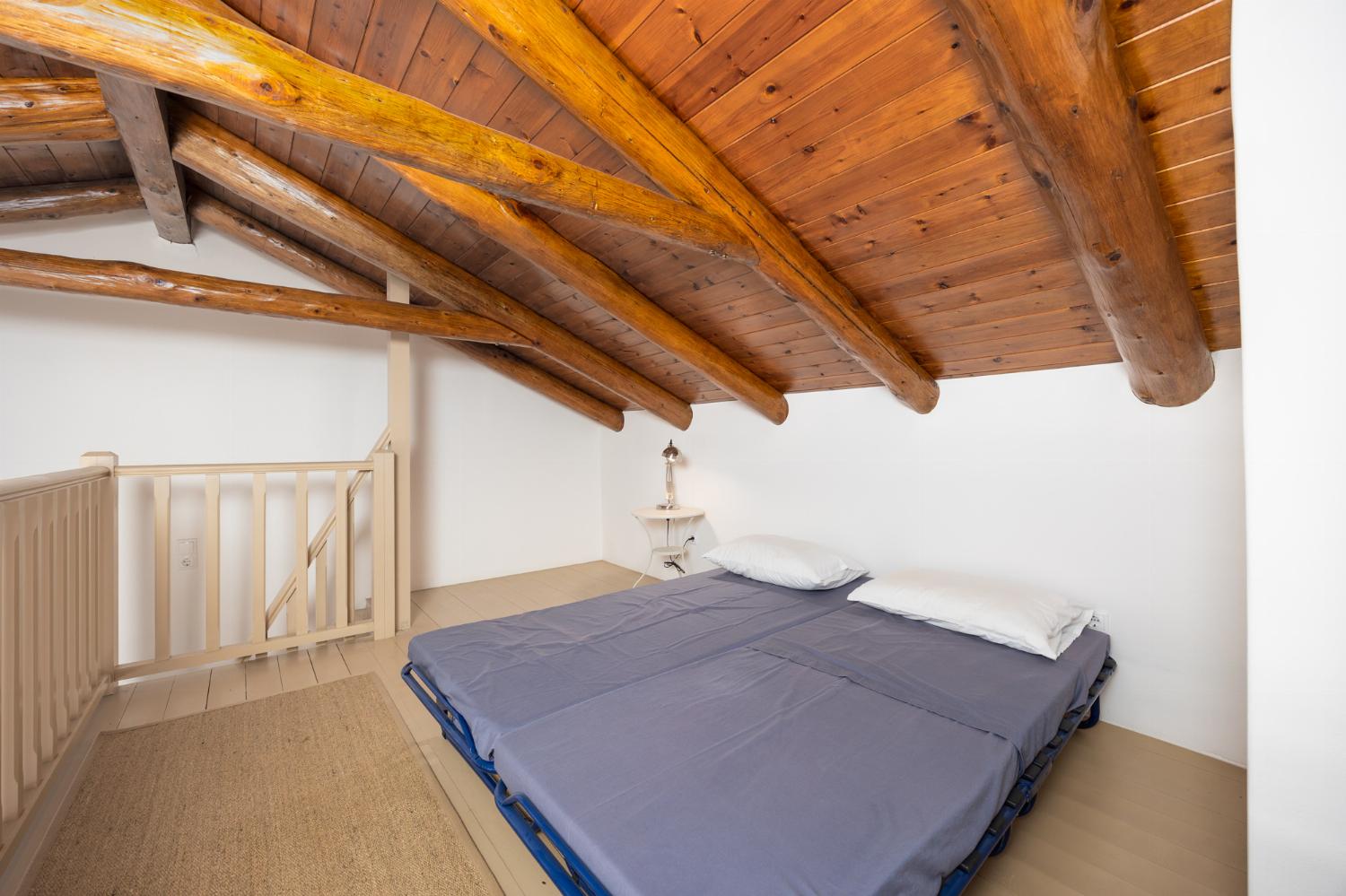 Main building: Bedroom with mezzanine, double bed, folding bed, en suite bathroom, and A/C