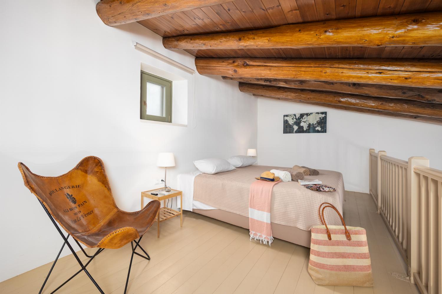 Annex: bedroom on mezzanine with double bed and A/C