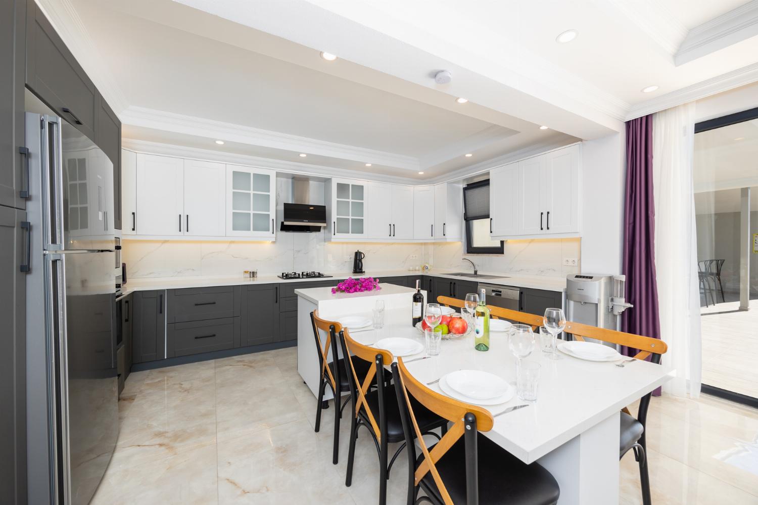 Main building: equipped kitchen