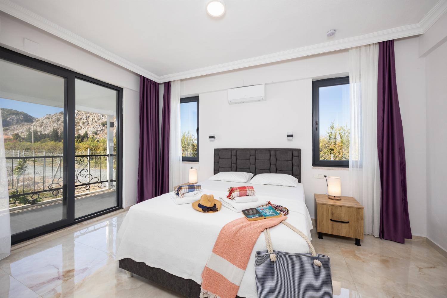 Double bedroom with en suite bathroom and A/C
