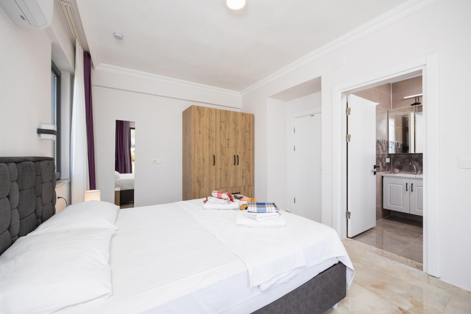 Double bedroom with en suite bathroom and A/C