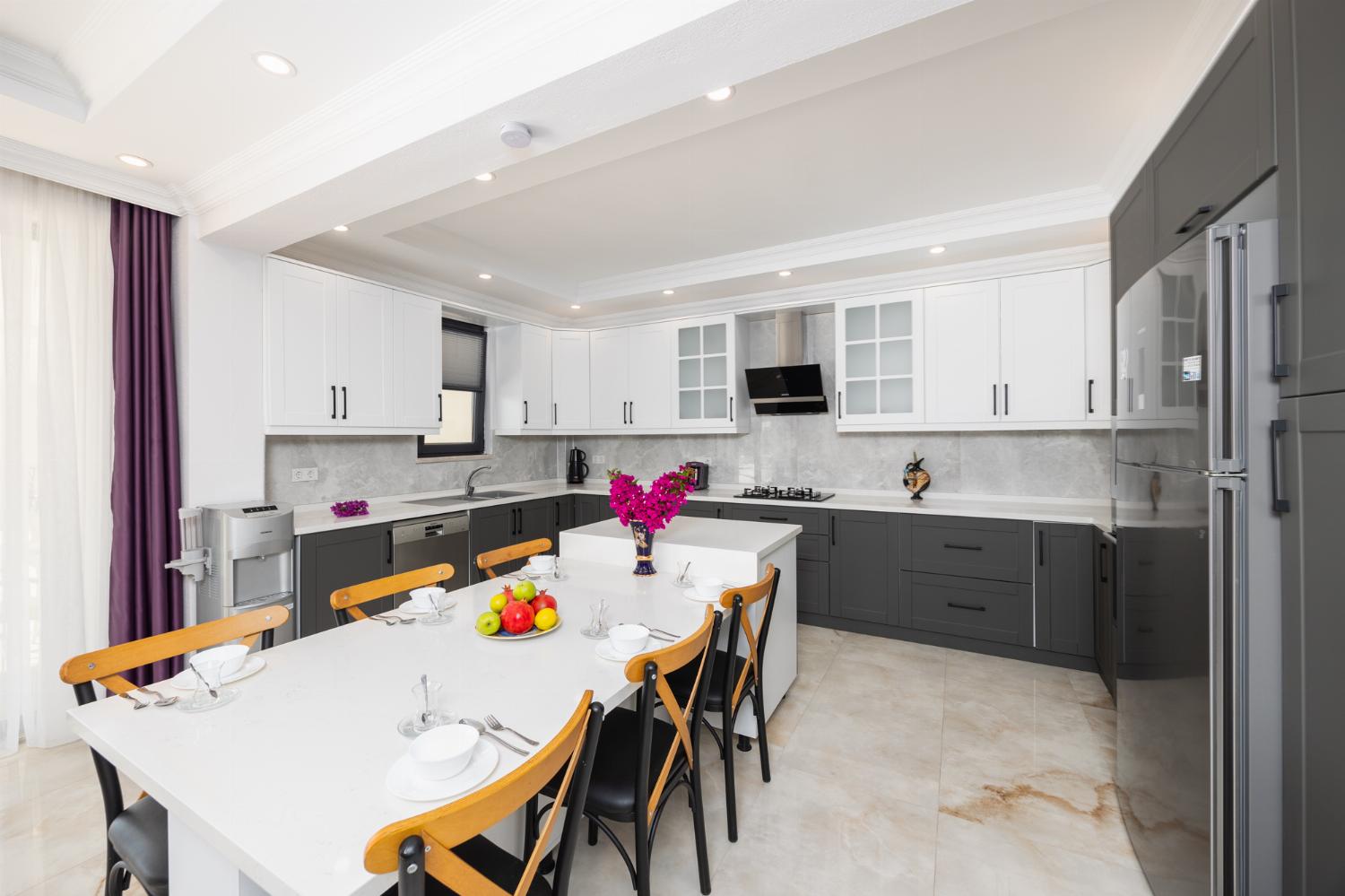 Main building: equipped kitchen