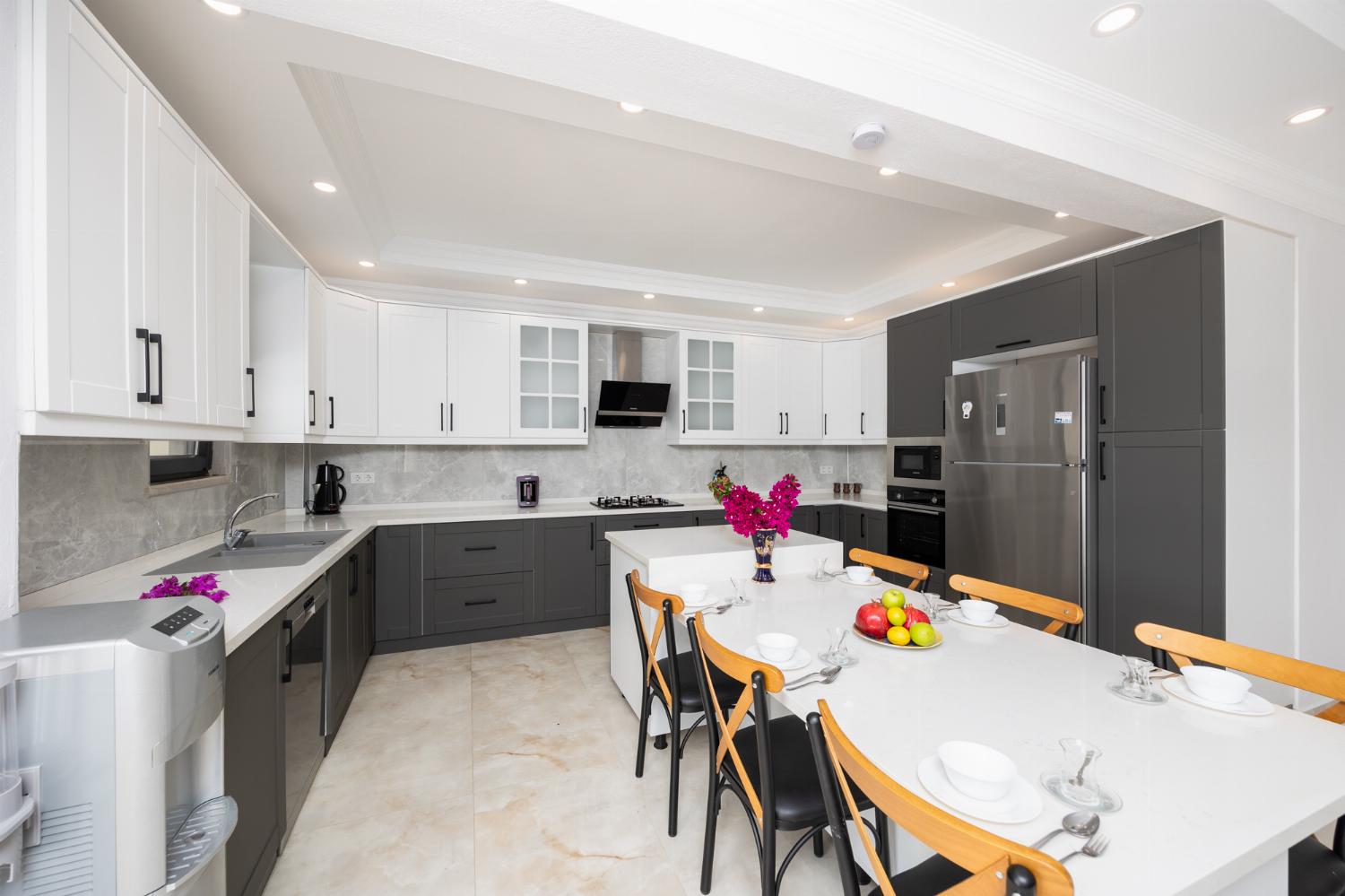 Main building: equipped kitchen