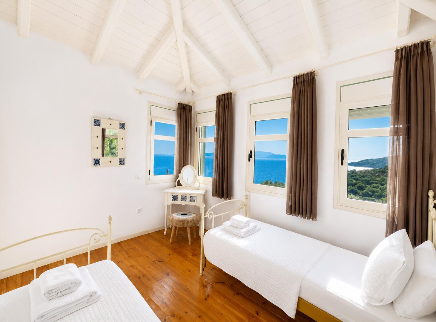 Twin bedroom with A/C