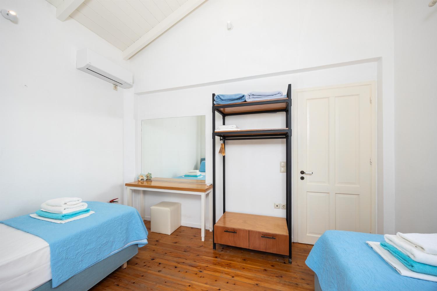 Twin bedroom with A/C