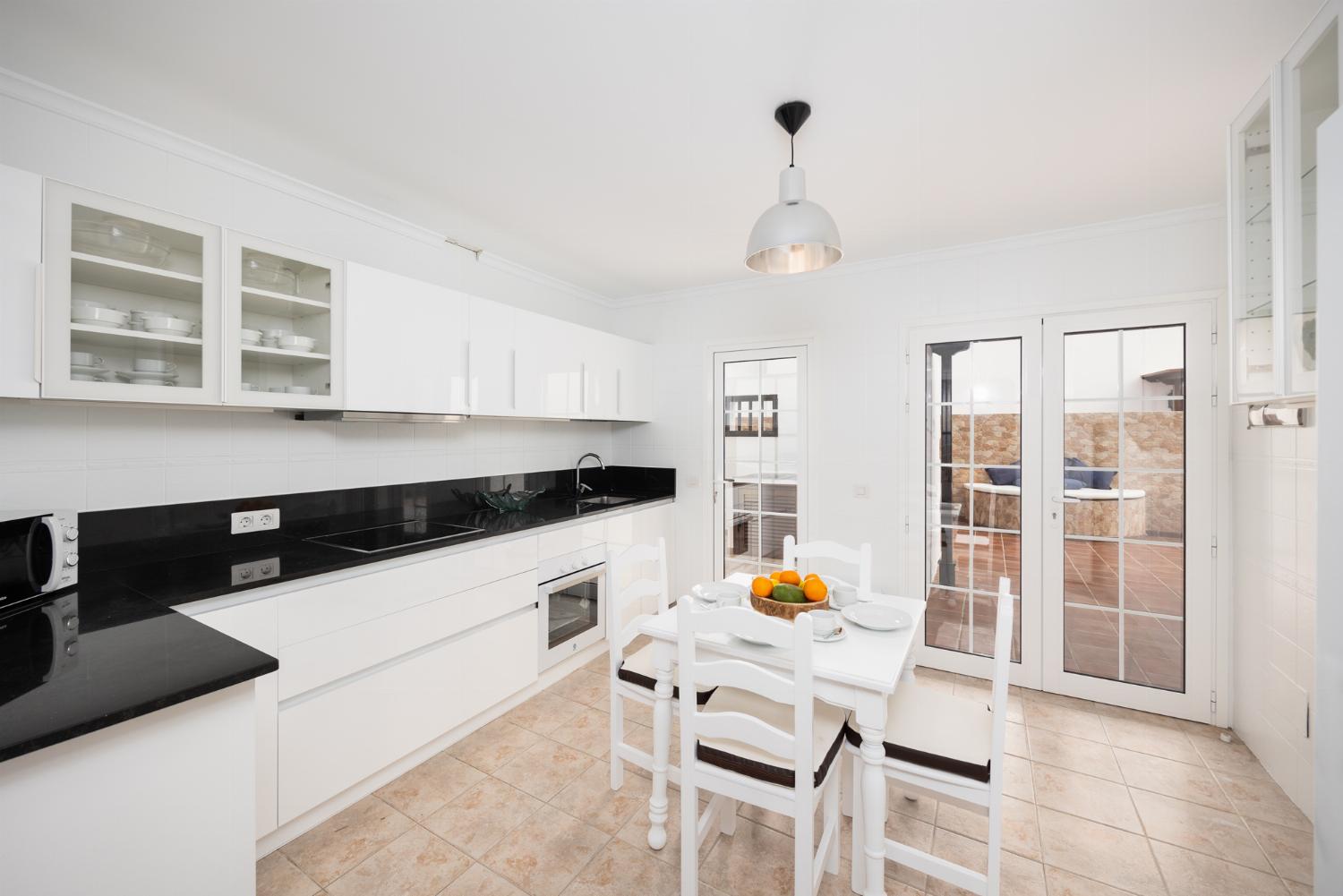 Equipped kitchen with dining area