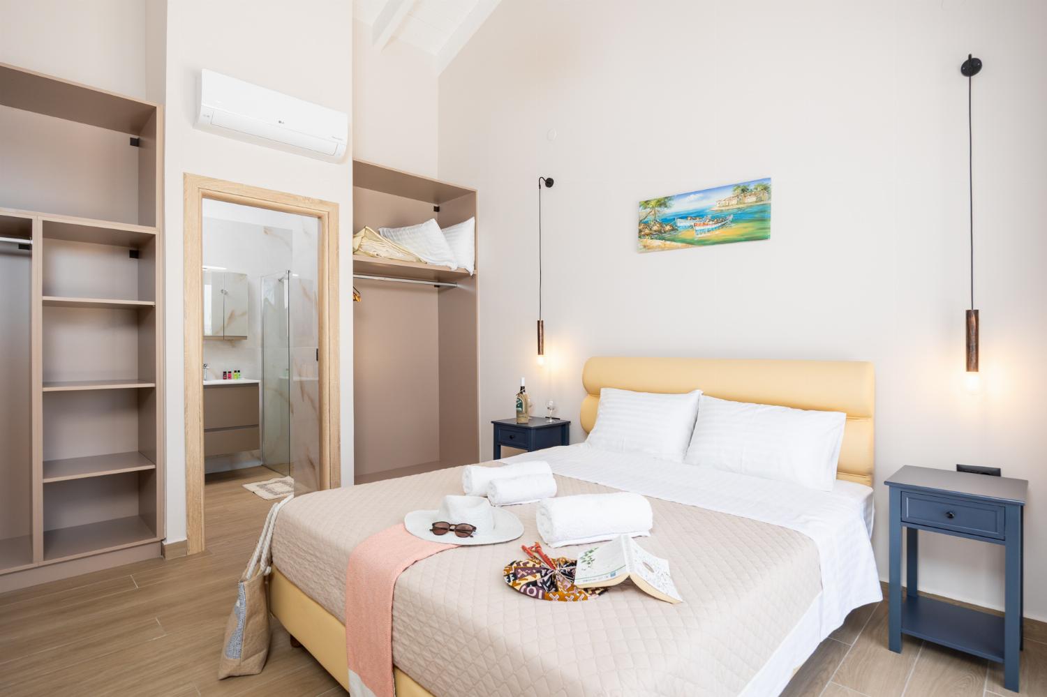 Double bedroom with en suite bathroom and A/C