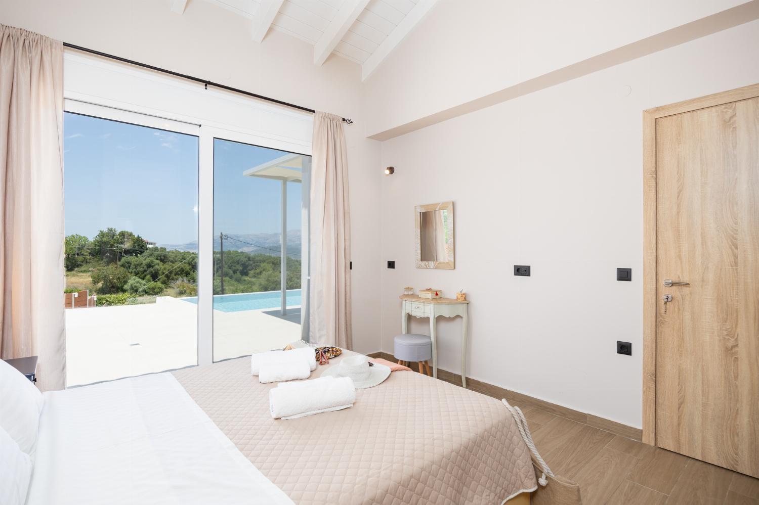 Double bedroom with en suite bathroom and A/C