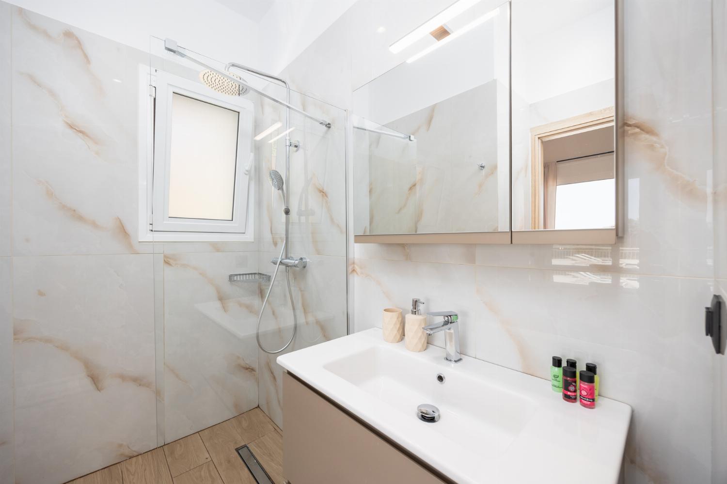 En suite bathroom with shower