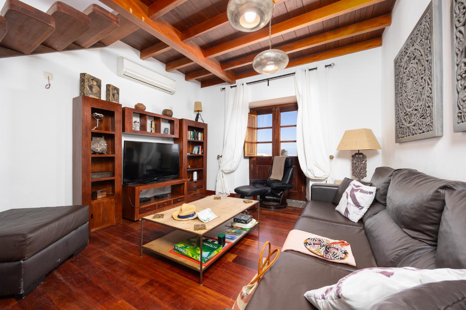 Living room with sofa, A/C, WiFi internet, and satellite TV