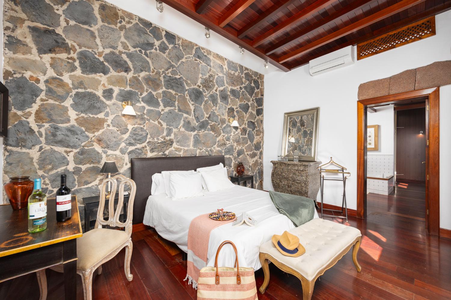 Double bedroom with en suite bathroom and A/C