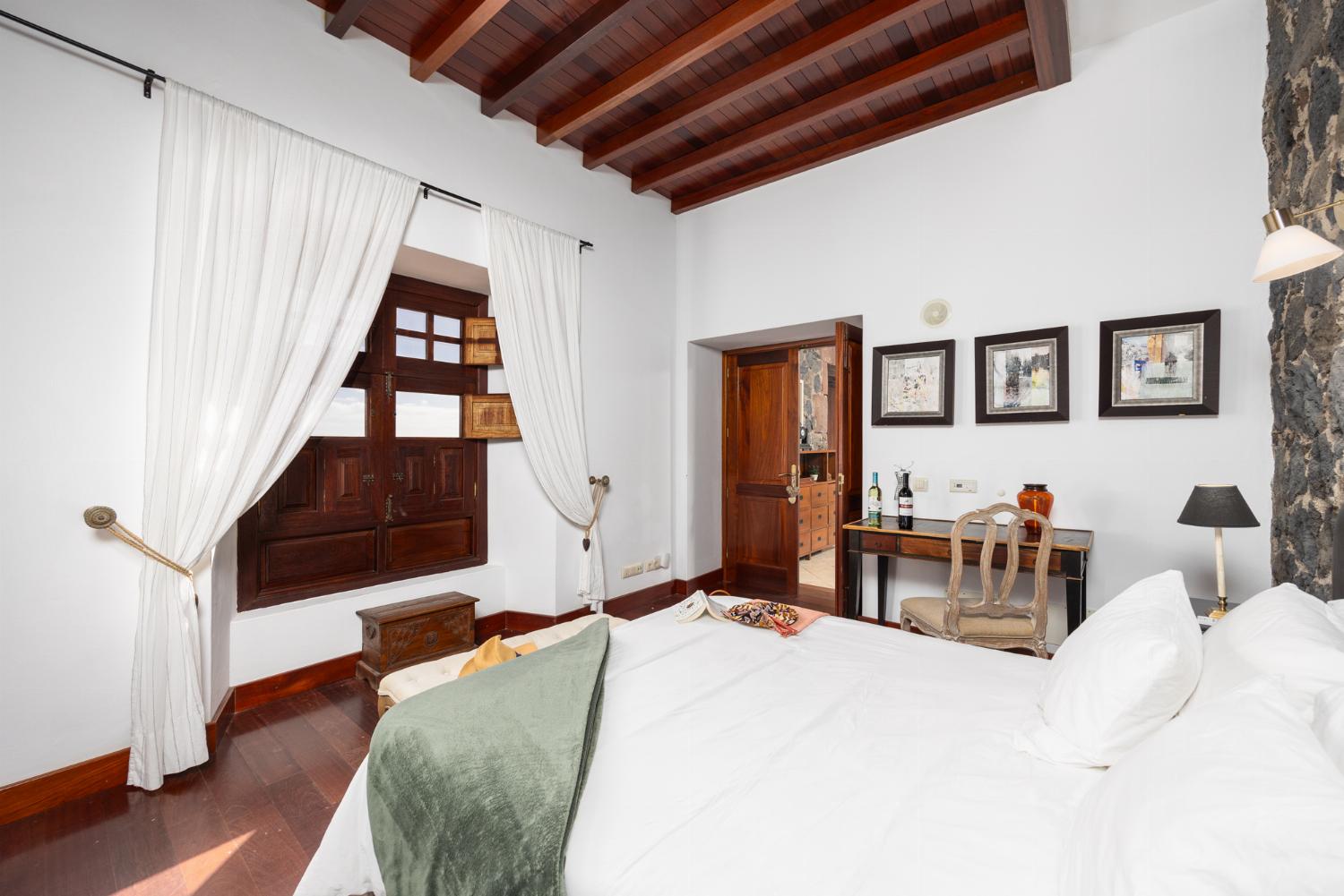 Double bedroom with en suite bathroom and A/C