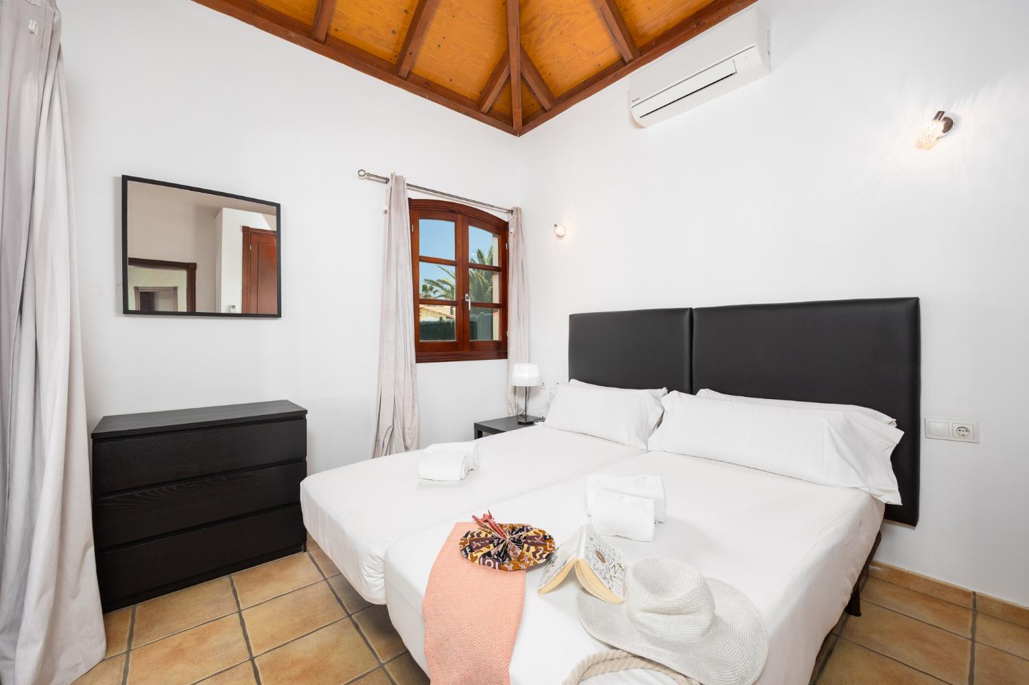 Twin bedroom with A/C