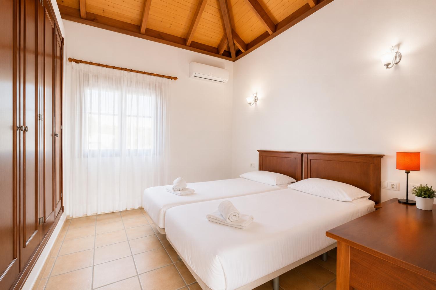Twin bedroom with A/C