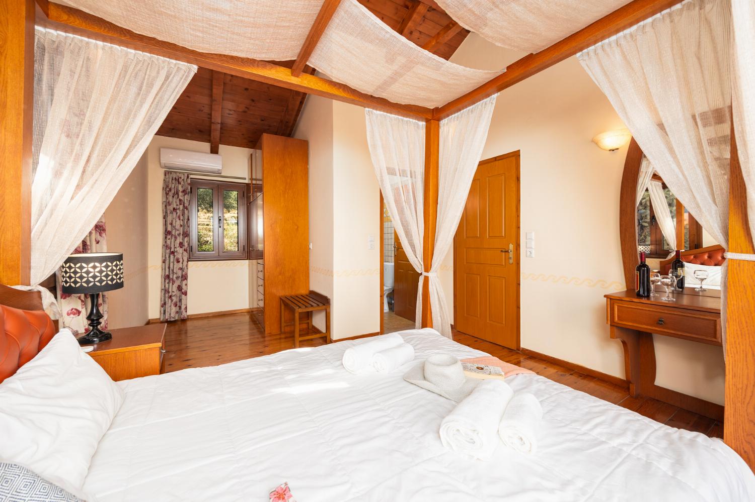 Double bedroom with en suite bathroom and A/C