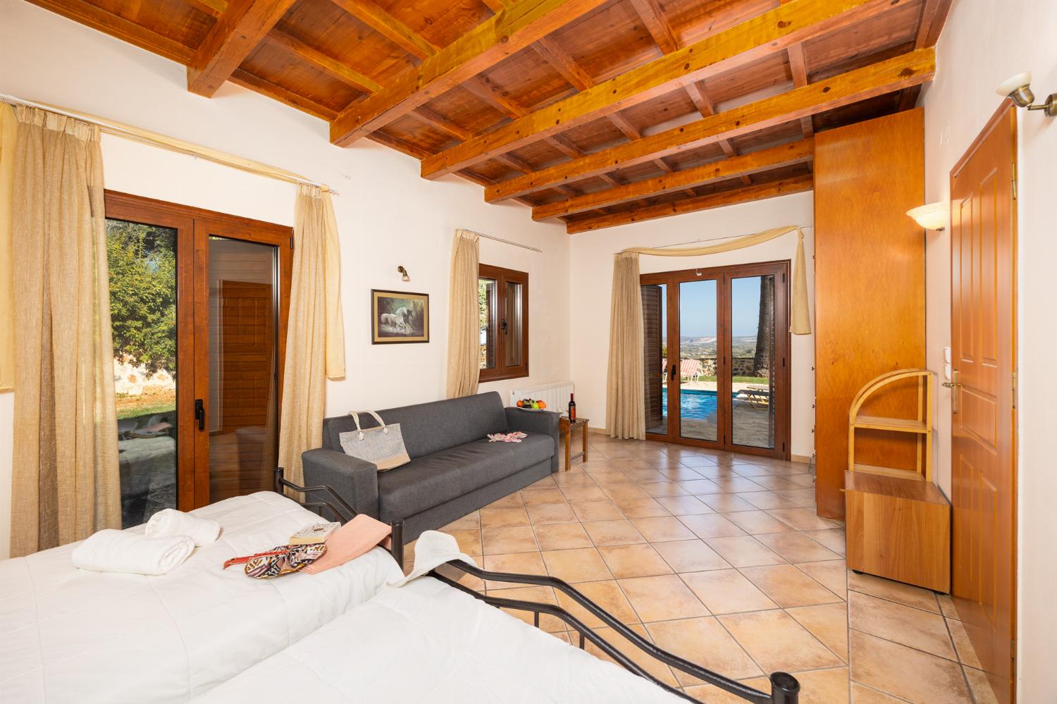 Twin bedroom with A/C