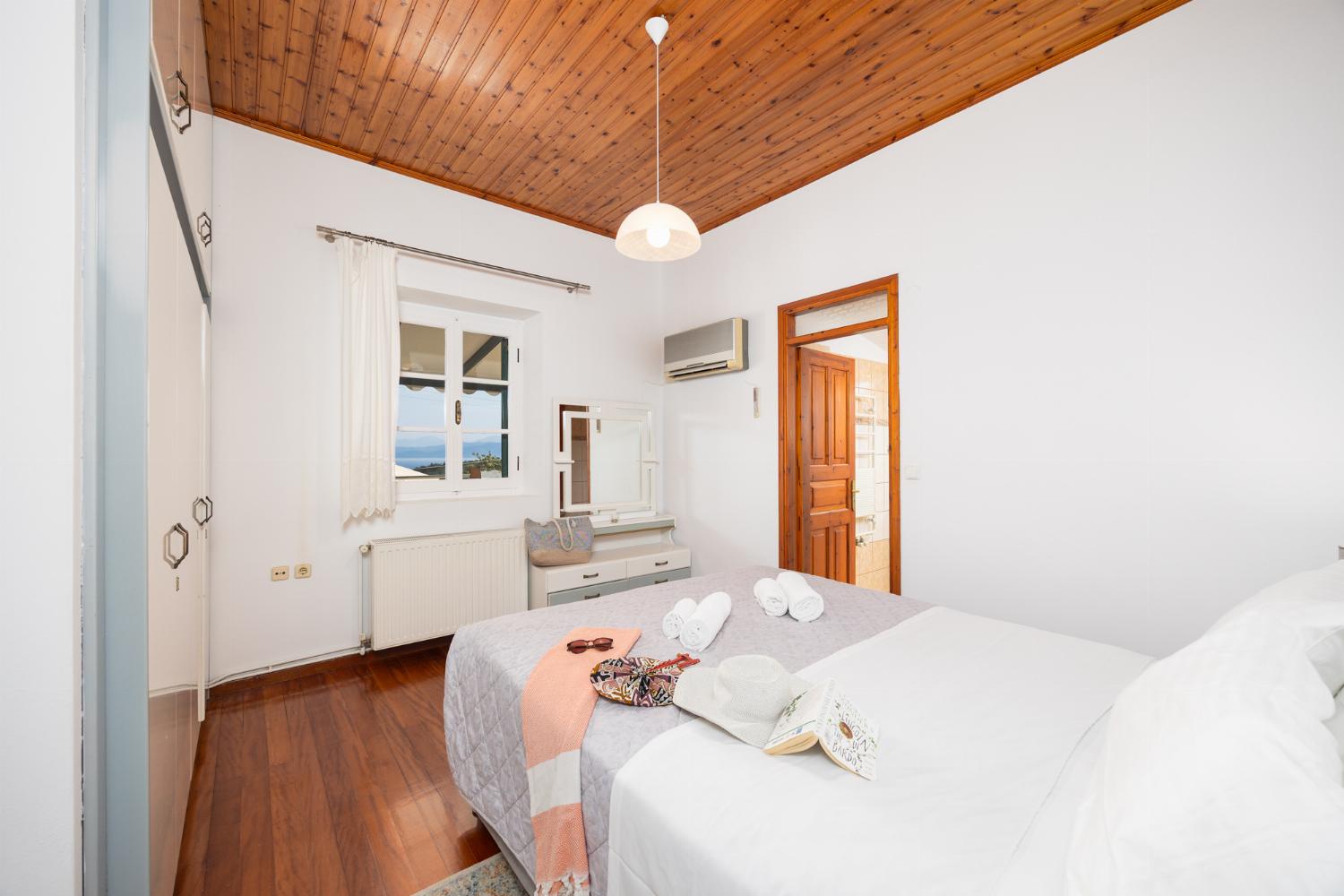 Double bedroom with en suite bathroom and A/C