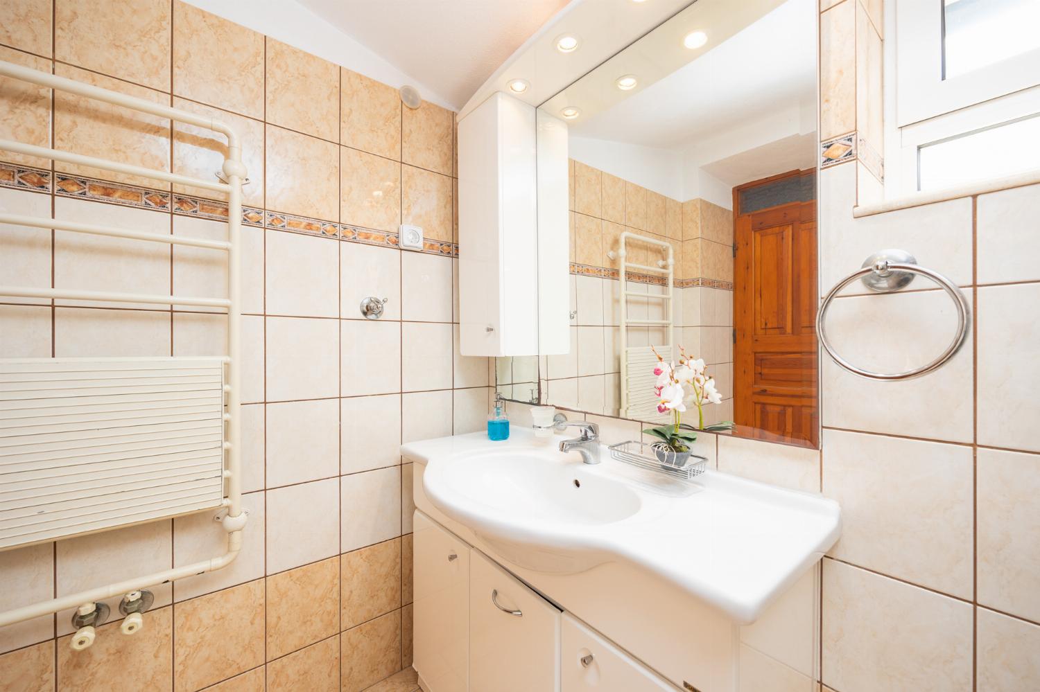 En suite bathroom with shower
