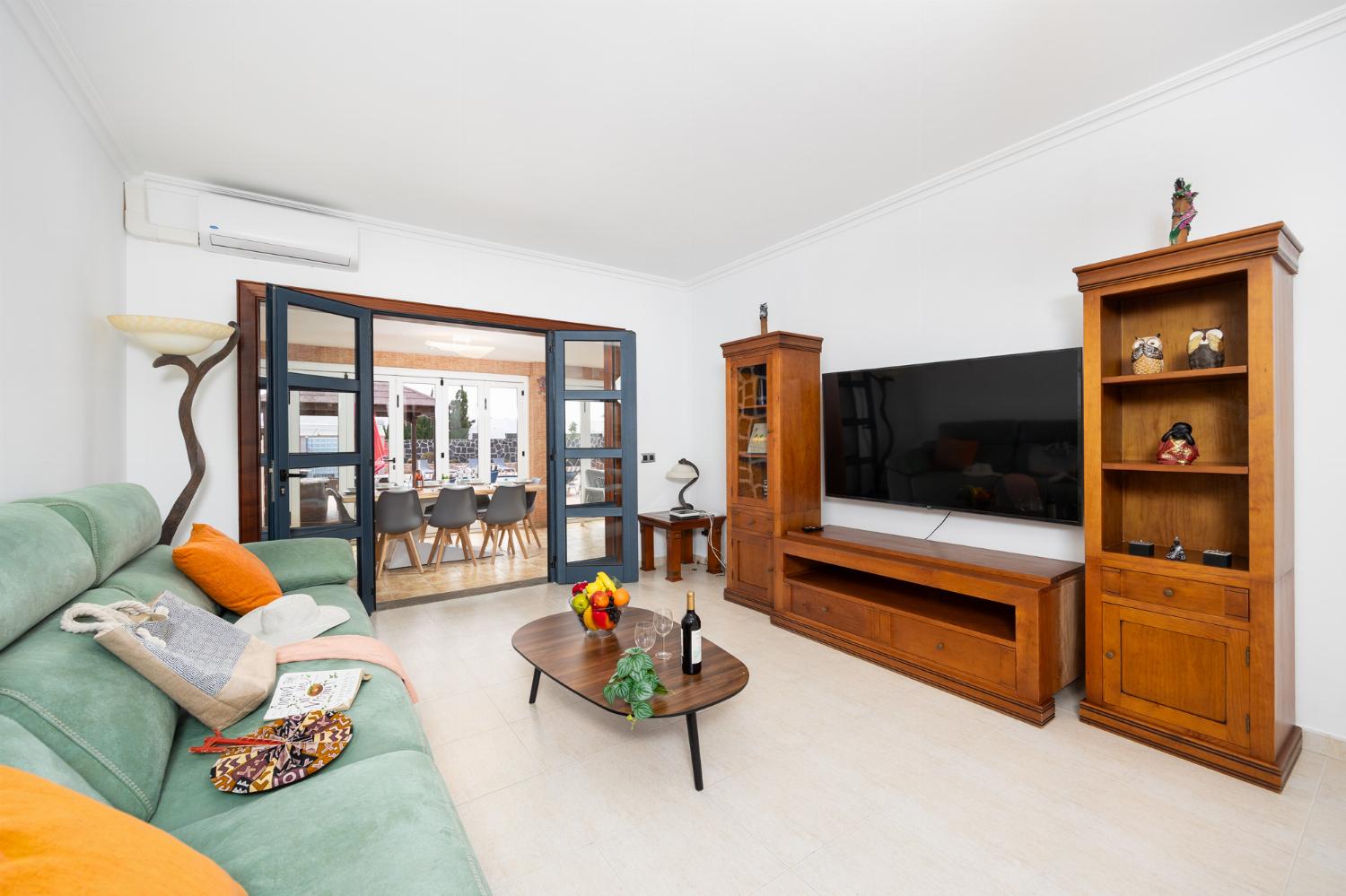 Living room with sofa, A/C, WiFi internet, and satellite TV