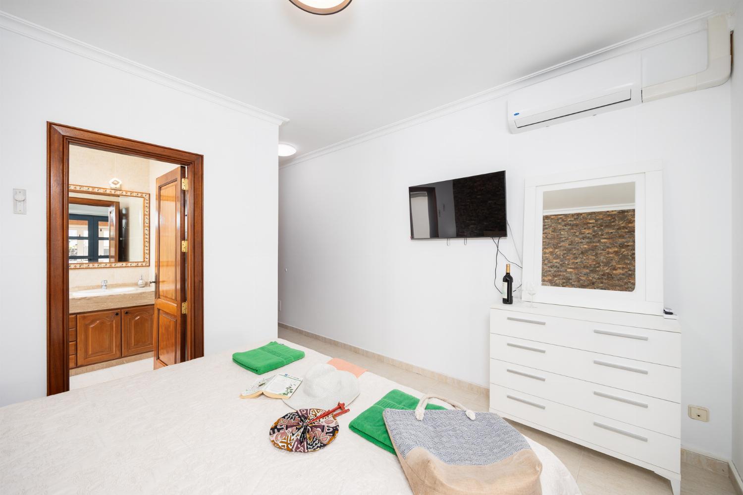 Double bedroom with en suite bathroom and A/C