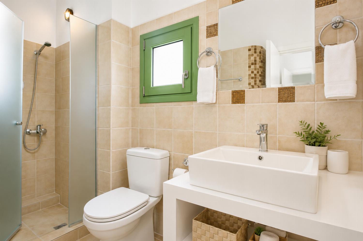 En suite bathroom with shower