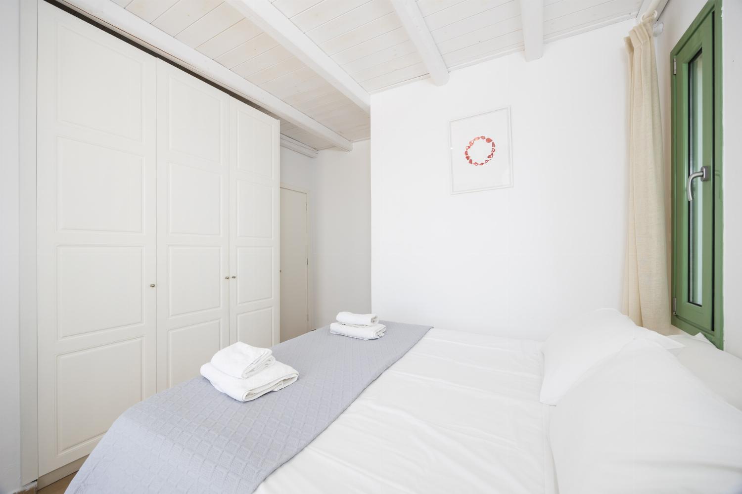 Double bedroom with en suite bathroom and A/C