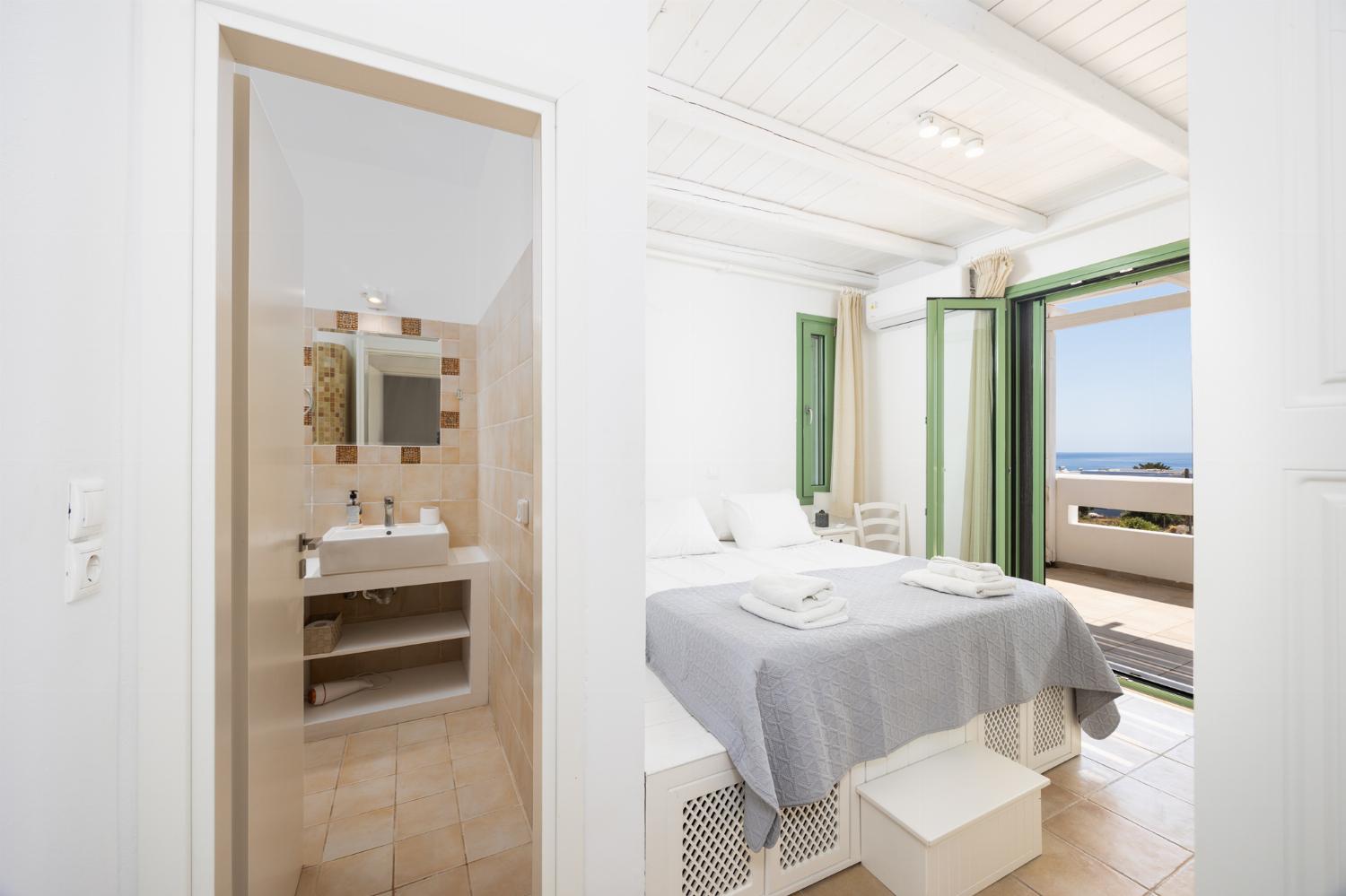 Double bedroom with en suite bathroom and A/C