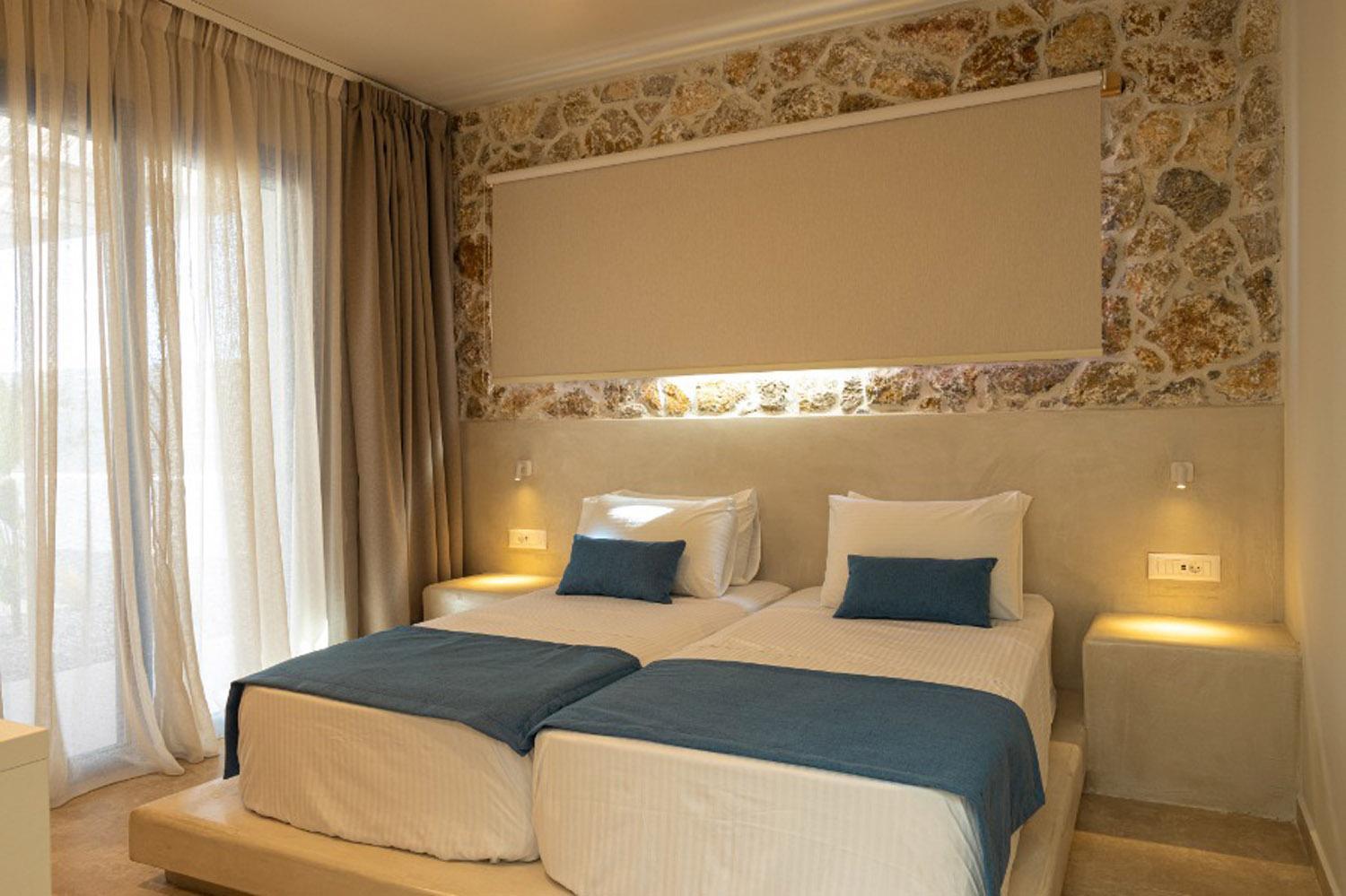 Twin bedroom with en suite bathroom and A/C
