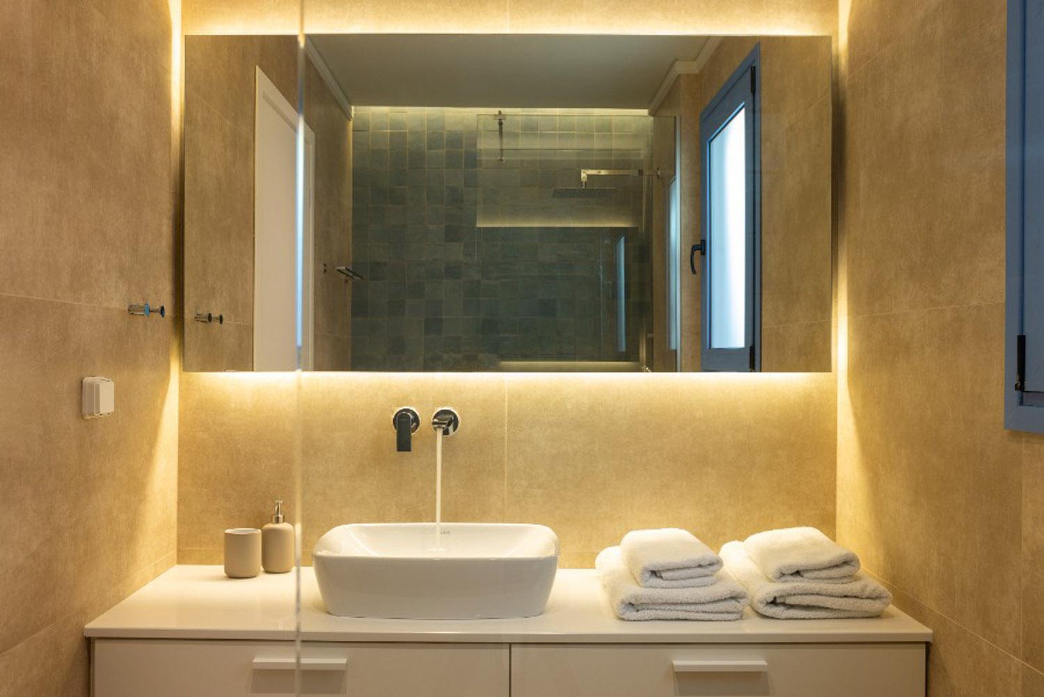 En suite bathroom with shower