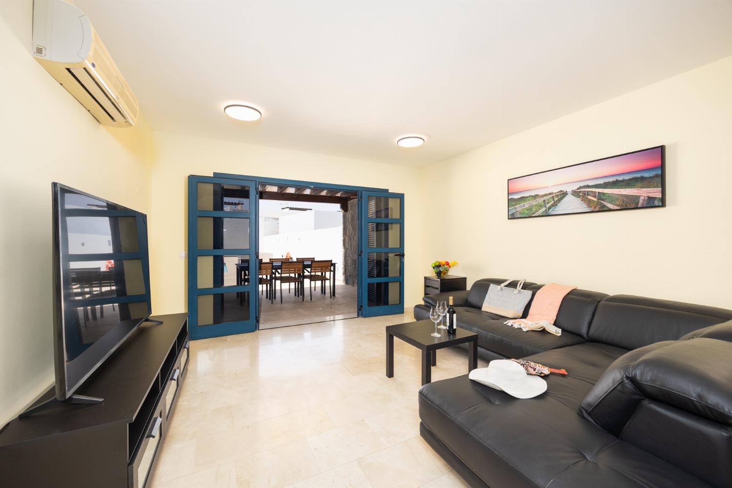 Living room with sofa, A/C, WiFi internet, and satellite TV