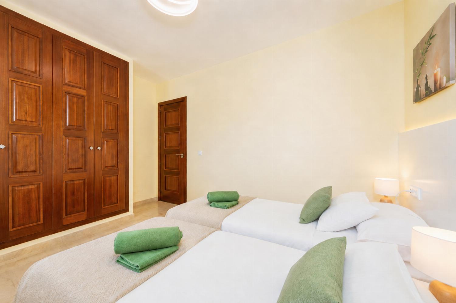 Twin bedroom with A/C